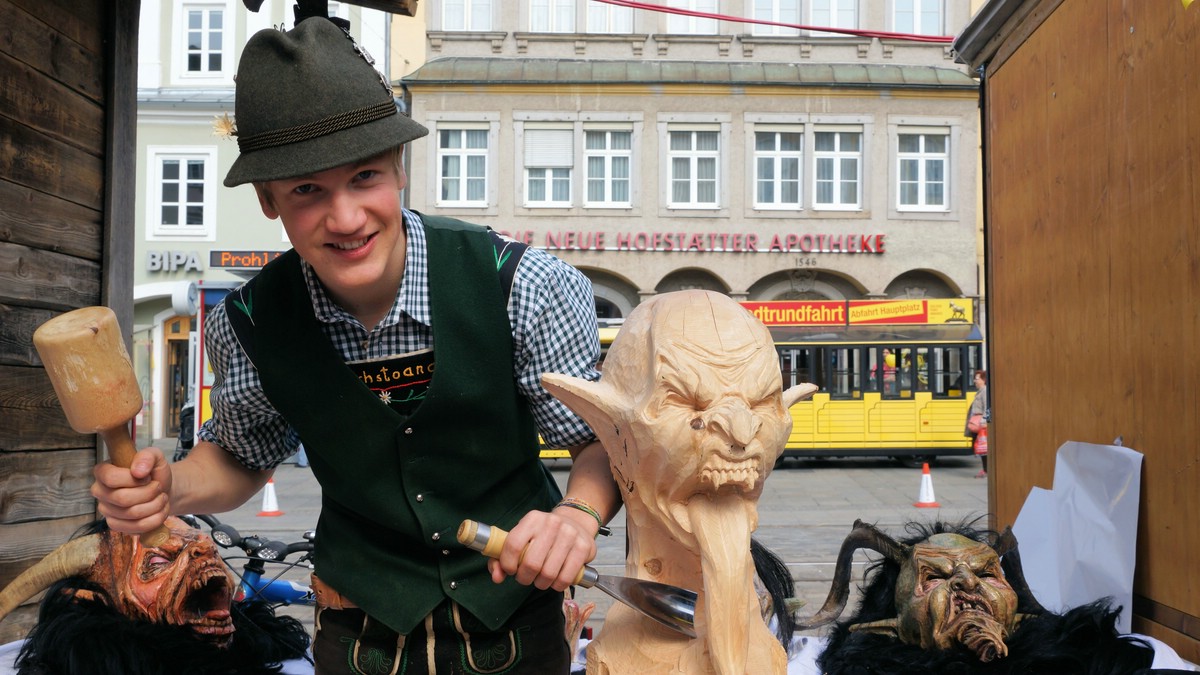 O Fotomagazin / Salzkammergut zu Gast in Linz 2015  /  Schnitzer Patrick Demmel aus Gosau